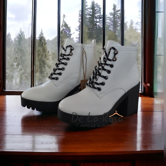 NIB Women's Seven7 Flatiron Boots 8 - Picture 1 of 3